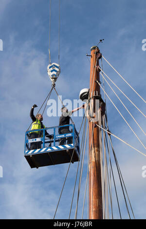 Westen des Landes Ketsch Irene in Gloucester Docks für Wartung arbeiten Stockfoto