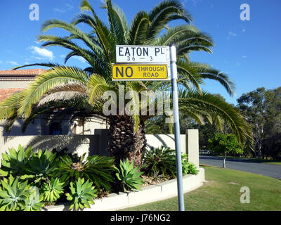 Straßenschild und Sackgasse unterzeichnen an Straßenecke im Vorort Wishart, Brisbane Queensland Australien. Stockfoto