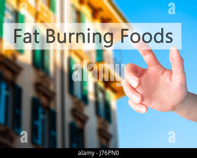 Fat Burning Foods - Hand drücken einer Taste auf unscharfen Hintergrund Konzept. Wirtschaft, Technologie, Internet-Konzept. Stock Foto Stockfoto