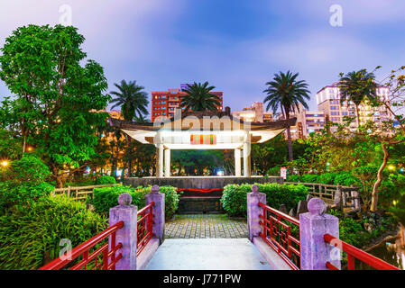 Traditionellen Pavillon im Zhongshan-Park in der Nacht in Taipeh Stockfoto