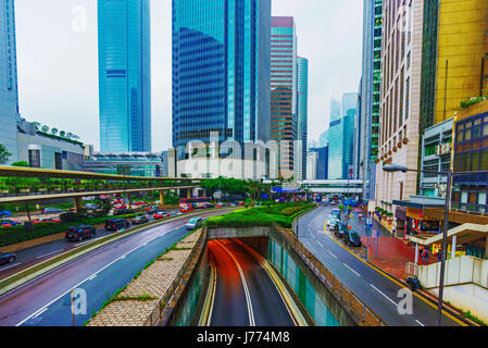 HONG KONG, CHINA - APRIL 25: Dies ist eine Ansicht von Hong Kong Finanzviertel Bürogebäuden und Architektur am 25. April 2017 in Hong Kong Stockfoto