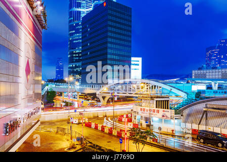 HONG KONG, CHINA - APRIL 25: Dies ist ein Blick auf die Admiralität Zentrum ein beliebtes Einkaufszentrum im zentralen Bankenviertel am 25. April 2017 in H Stockfoto
