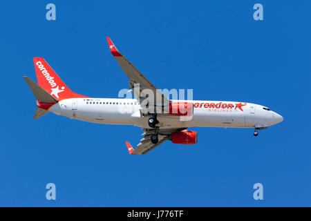 Corendon Airlines Boeing 737-86J [9H-TJG] Landebahn 31, registriert als TC-TJG. Stockfoto