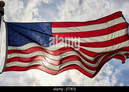 uns Flagge fliegende Hintergrundbeleuchtung von der Sonne Washington DC USA Stockfoto