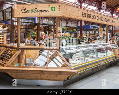6 Les Saveurs, eine Bio-Lebensmittel-Stall in Halles Couvertes in Colmar, Elsass, Frankreich. Stockfoto