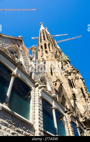 Gaudis Sagrada Familia Basilika noch im Aufbau, Barcelona, Spanien. Stockfoto