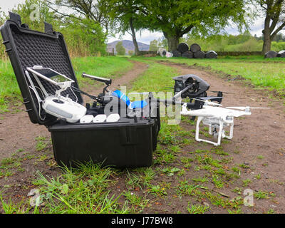 Drohnen und Controller mit Tragetasche Stockfoto