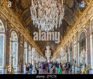 Der Spiegelsaal (Galerie des Glaces), Château de Versailles (Schloss von Versailles), in der Nähe von Paris, Frankreich Stockfoto