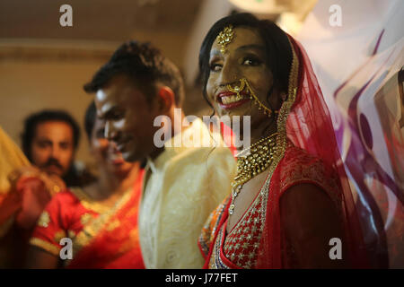 Mumbai, Indien. 23. Mai 2017. Lalita Bansi (C) & ihr Bräutigam Rahul Kumar Hochzeit am 23. Mai 2017 in Mumbai, Indien. Bildnachweis: Chirag Wakaskar/Alamy Live-Nachrichten Stockfoto