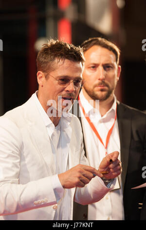 2017/05/23 Premiere Tokio, Netflix Kriegsfilm Maschine in Roppongi Hills Arena. Brad Pitt Autogramme an die Fans. (Fotos von Michael Steinebach/AFLO) Stockfoto