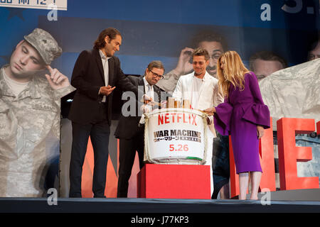 2017/05/23 Premiere Tokio, Netflix Kriegsfilm Maschine in Roppongi Hills Arena. von links: Jeremy Kleiner, David Michôd, Brad Pitt, Dede Gardner (Fotos von Michael Steinebach/AFLO) Stockfoto