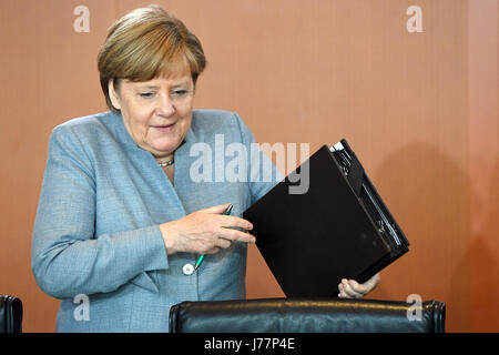 Berlin, Deutschland. 24. Mai 2017. Bundeskanzlerin Angela Merkel (CDU) auf einer Sitzung des Kabinetts in Berlin, Deutschland, 24. Mai 2017. Foto: Maurizio Gambarini/Dpa/Alamy Live News Stockfoto
