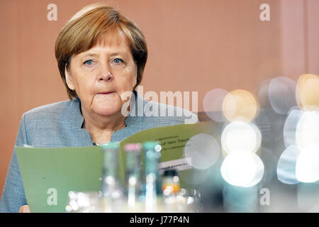 Berlin, Deutschland. 24. Mai 2017. Bundeskanzlerin Angela Merkel (CDU) auf einer Sitzung des Kabinetts in Berlin, Deutschland, 24. Mai 2017. Foto: Maurizio Gambarini/Dpa/Alamy Live News Stockfoto