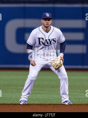 23. Mai 2017 - Tampa Bay Rays zweiter Basisspieler Daniel Robertson (29) in das Spiel zwischen den Engeln und den Sonnenstrahlen im Tropicana Field, St. Petersburg, Florida, USA. Del Mecum/CSM Stockfoto