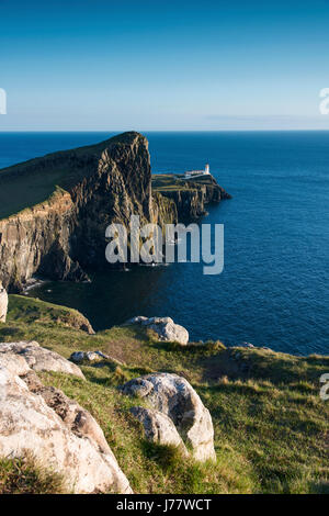 Landschaftlich-Punkt und den Leuchtturm auf der Halbinsel Duirnish in der Nord-West-Teil der Isle Of Skye Stockfoto