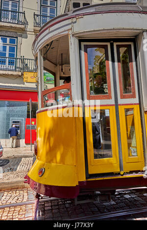 Die Lissabon-Tramnetz dient der Gemeinde von Lissabon Stockfoto