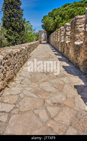 São Jorge Castle (Saint George Castle) ist eine maurische Burg Lissabon Stockfoto