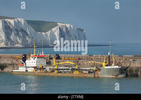 Sospan Dau eine nachgestellte Saug Hopper Bagger im Hafen von Dover Stockfoto