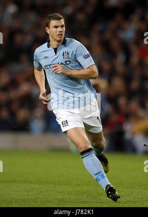 EDIN DZEKO MANCHESTER CITY FC ETIHAD STADIUM MANCHESTER ENGLAND 3. Oktober 2012 Stockfoto