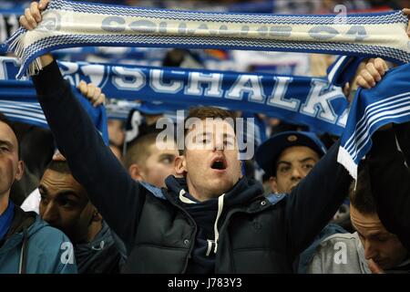 FC SCHALKE 04 FANS ARSENAL V SCHALKE 04 LONDON ENGLAND UK 24. Oktober 2012 Stockfoto