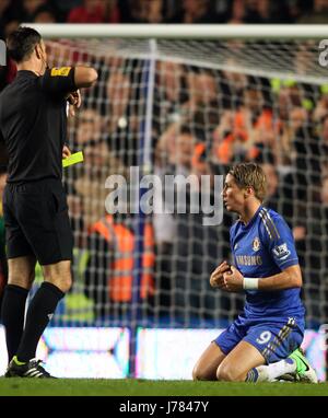 MARK CLATTENBURG gibt FERNAND CHELSEA V MANCHESTER UNITED LONDON ENGLAND UK 28. Oktober 2012 Stockfoto