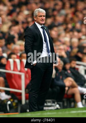 MARK HUGHES QUEENS PARK RANGERS MANAGER LONDON ENGLAND UK 27. Oktober 2012 Stockfoto