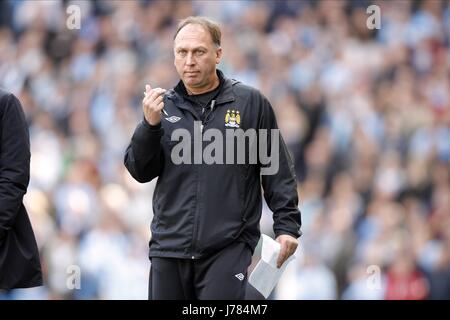 DAVID PLATT MANCHESTER CITY FC-Assistent C ETIHAD STADIUM MANCHESTER ENGLAND 6. Oktober 2012 Stockfoto