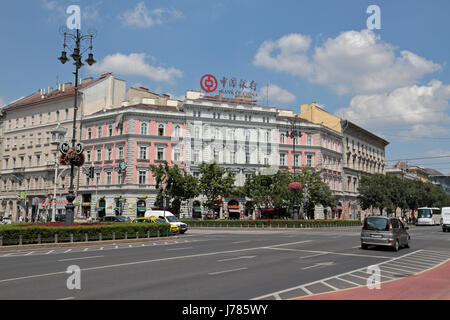 Typische breiten Budapest Kreuzung (Terez Krt und Andrássy út /Andrássy Út) in Budapest, Ungarn. Stockfoto