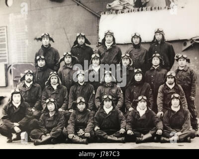 PEARL HARBOUR Leutnant Masao Sato Kämpfer Einheit darstellen, auf die japanische Flugzeugträger Zuikaku Flugdeck, 6. Dezember 1941 Stockfoto