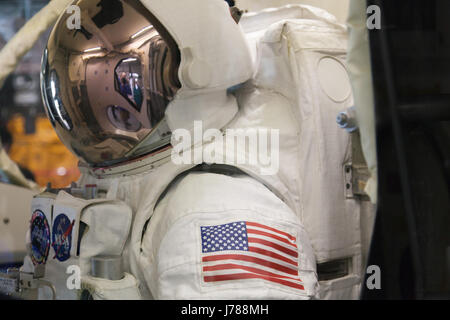 Ein Nasa-Astronauten-Anzug mit Helm Raumanzug für die Raumfahrt ...