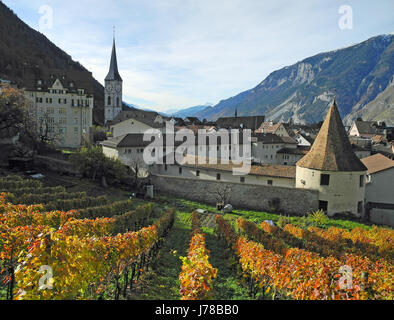 Stadt Stadt alte Stadt der Schweiz Graubünden fallen Herbst Haus mehrstöckigen Gebäudes Stockfoto