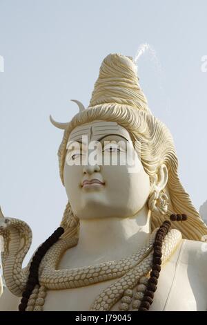 Tempel Statue Rauch Rauchen raucht blauen Dunst Gottes Auge Orgel Asche Kette Stockfoto