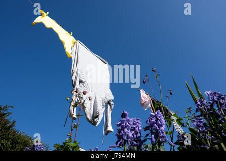 Waschen trocknen auf der Wäscheleine Stockfoto