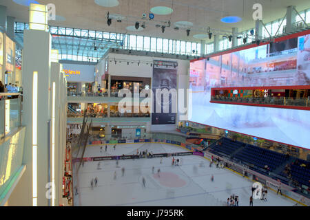 Die Eisbahn in der Dubai Mall, Dubai Stockfoto