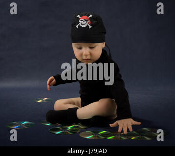 Baby Kostüm Pirat junge junge männliche Jugendliche Kind Kinder Kinder Programmmusik Stockfoto