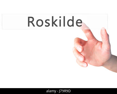 Roskilde - Hand drücken einer Taste auf unscharfen Hintergrund Konzept. Wirtschaft, Technologie, Internet-Konzept. Stock Foto Stockfoto