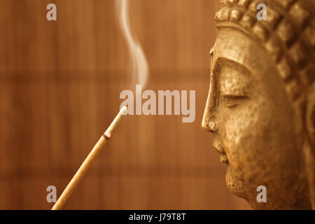 Zen-Tempel - Rauch-meditation Stockfoto