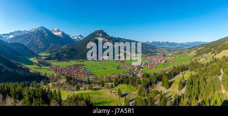 Panorama ins Ostrachtal Mit Bad Oberdorf, Bad Hindelang Und Imberger Horn, 1656m, Oberallgäu, Allgäu, Schwaben, Bayern, Deutschland, Europa Stockfoto