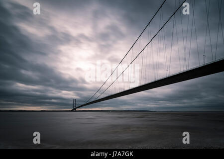 Humber Bridge, einzelne Überspannung Aufhebung-Brücke, in der Nähe von Kingston upon Hull, England, UK. Stockfoto