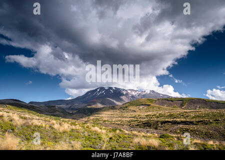 Neuseeland, Ruapehu-Distrikt, Tongariro Nationalpark, Mount Ruapehu, Mount Te Heuheu Stockfoto