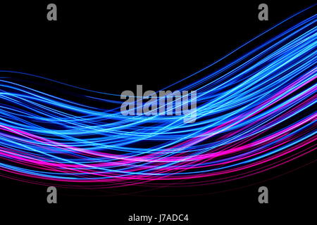 Blaue und rosa Licht-Malerei-Fotografie - verwirbelt und Schleifen vor schwarzem Hintergrund Stockfoto