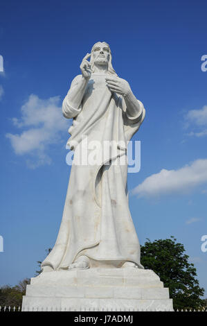 Christus von Havanna oder Cristo De La Habana, eine Skulptur, die Jesus von Nazareth auf einem Hügel von Casablanca mit Blick auf die Bucht in Havanna, Kuba Stockfoto