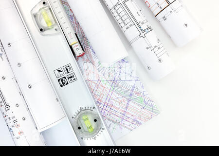 Architekt-Arbeitsplatz mit Rollen der Baupläne, Pläne und Messwerkzeuge Stockfoto