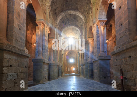 Spanien, Katalonien, Costa Brava, El Port de la Selva, Kloster Sant Pere de Rodes, das Kirchenschiff Stockfoto