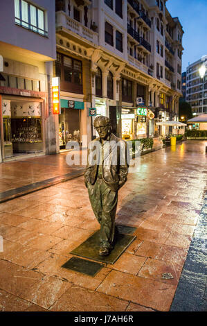 Bronzestatue von Woody Allen von Vicente Menéndez-Santarúa, 2003, Calle Militärputsch Nacionales, Oviedo Asturien Spanien Stockfoto