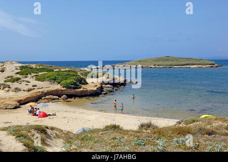 der Strand von Su Pallosu, Bezirk Oristano, Sardinien, Italien Stockfoto