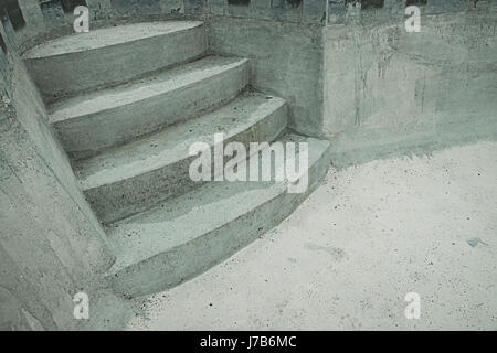Leere Schmutz aufgegeben Schwimmbad Schritte Stockfoto