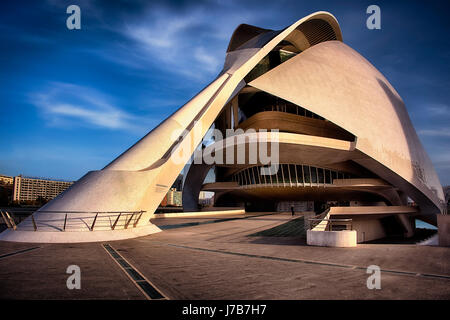 Valencias Stadt der Künste & Wissenschaften, Architekt: Santiago Calatrava. Dieses Gebäude sieht anders aus jedem Winkel schießen Sie es aus. Von Mark Higham. Stockfoto