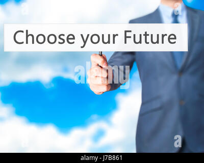 Wählen Sie Ihre Zukunft - Geschäftsmann Hand mit Schild. Wirtschaft, Technologie, Internet-Konzept. Stock Foto Stockfoto