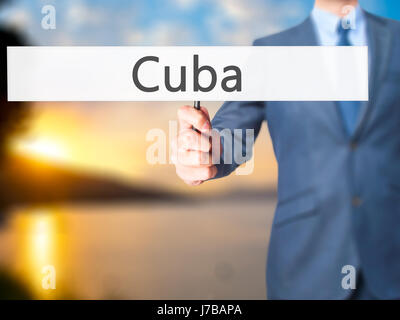 Kuba - Geschäftsmann Hand mit Schild. Wirtschaft, Technologie, Internet-Konzept. Stock Foto Stockfoto